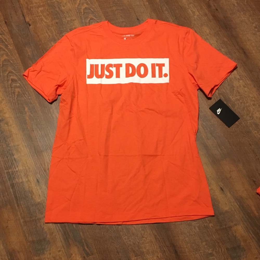 New Nike shirt men’s large